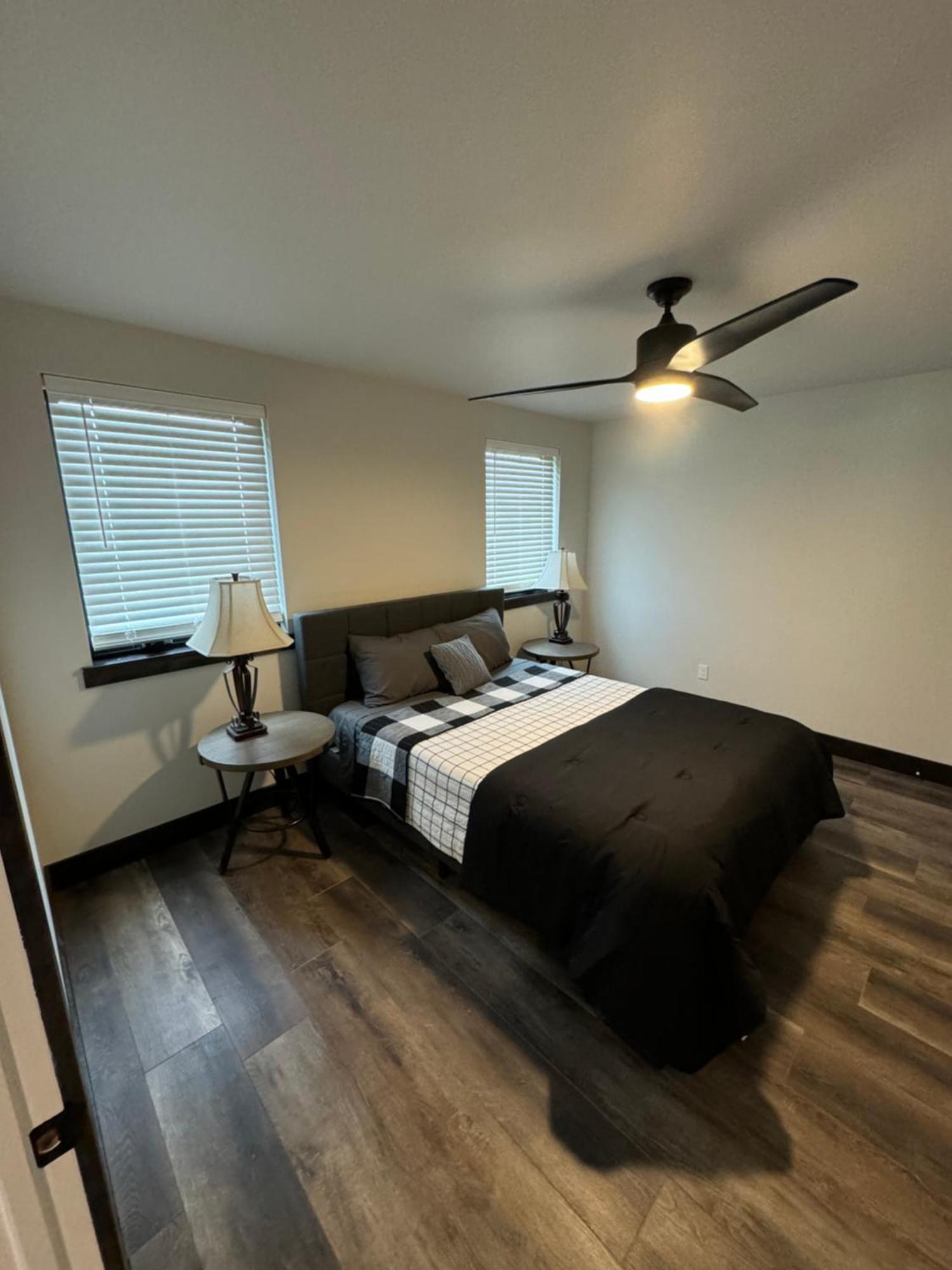 Sportsman Lodge Melrose Mt 巴提 外观 照片