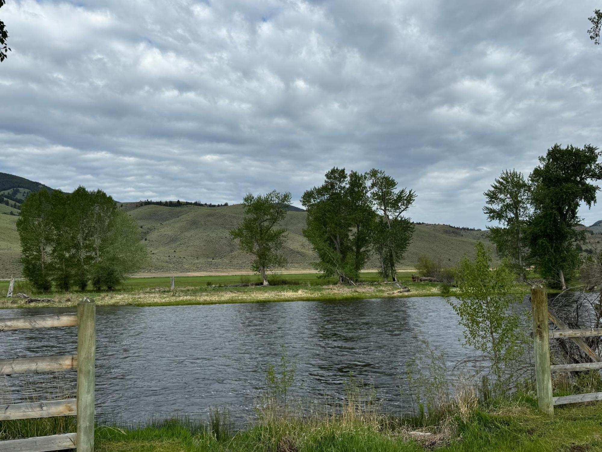 Sportsman Lodge Melrose Mt 巴提 外观 照片
