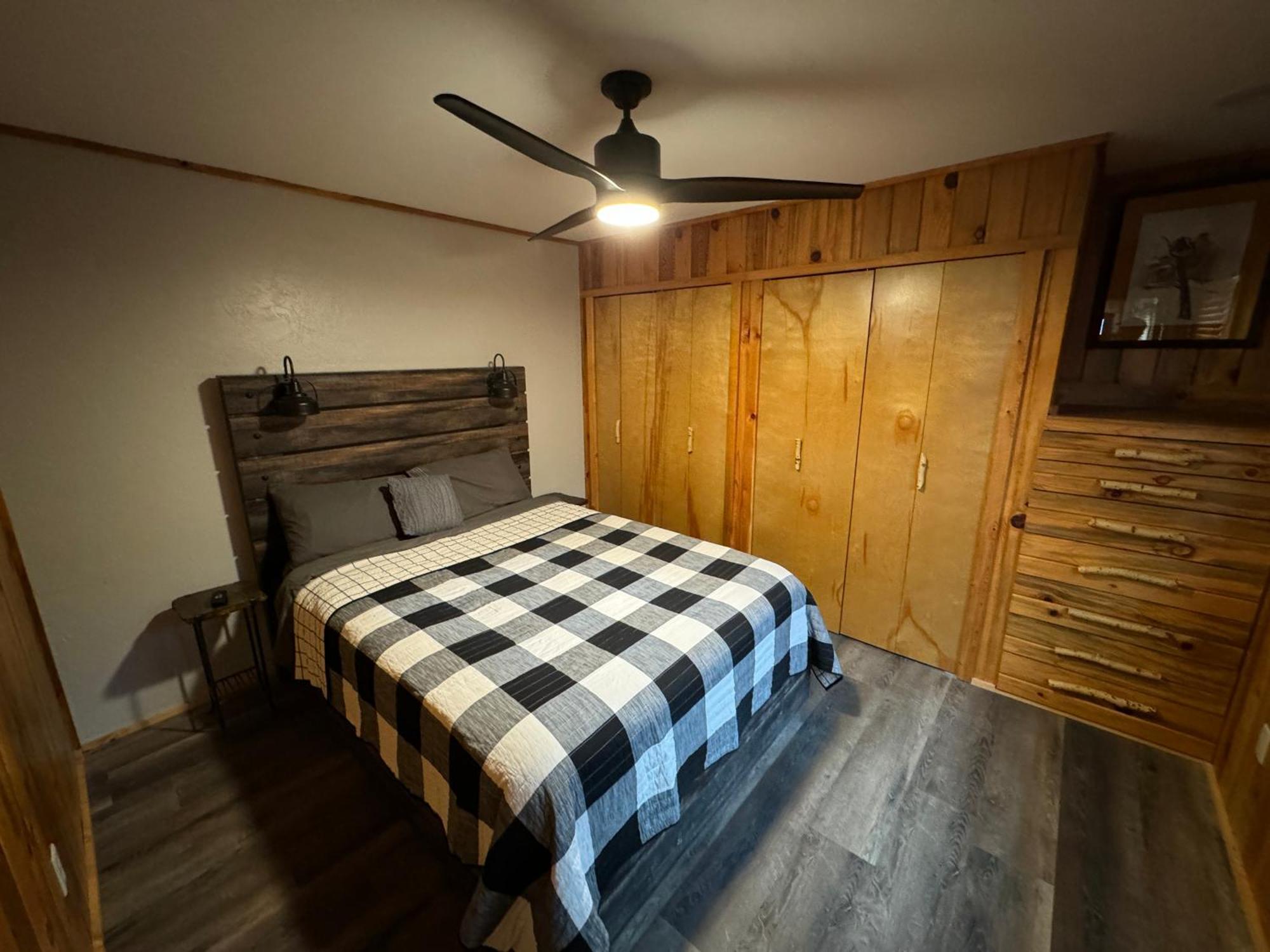 Sportsman Lodge Melrose Mt 巴提 外观 照片