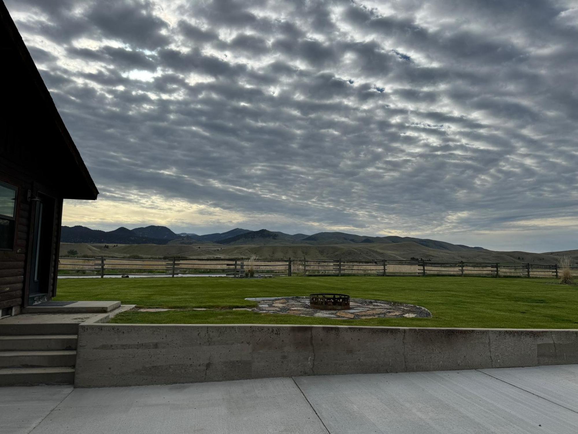 Sportsman Lodge Melrose Mt 巴提 外观 照片