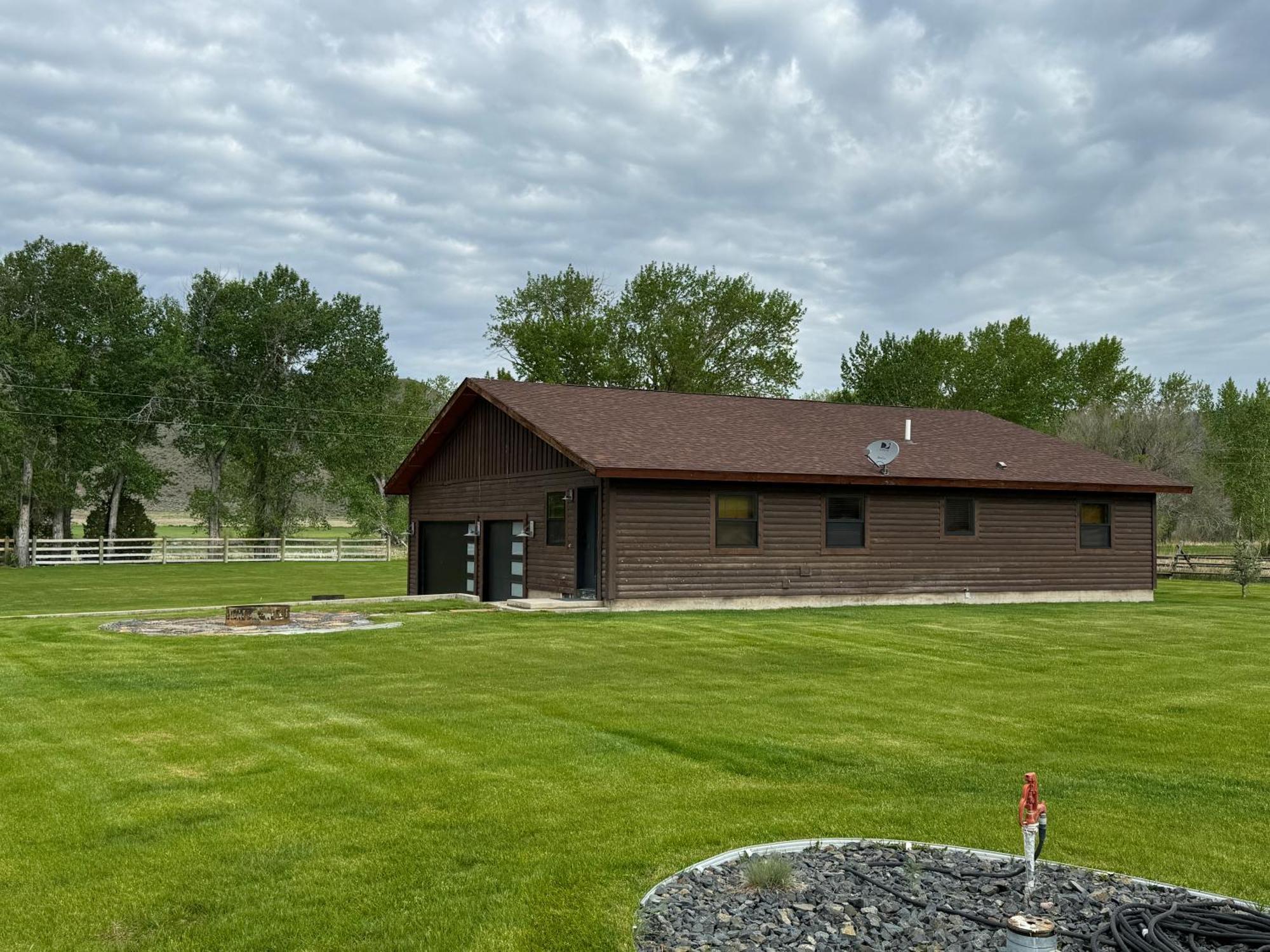 Sportsman Lodge Melrose Mt 巴提 外观 照片