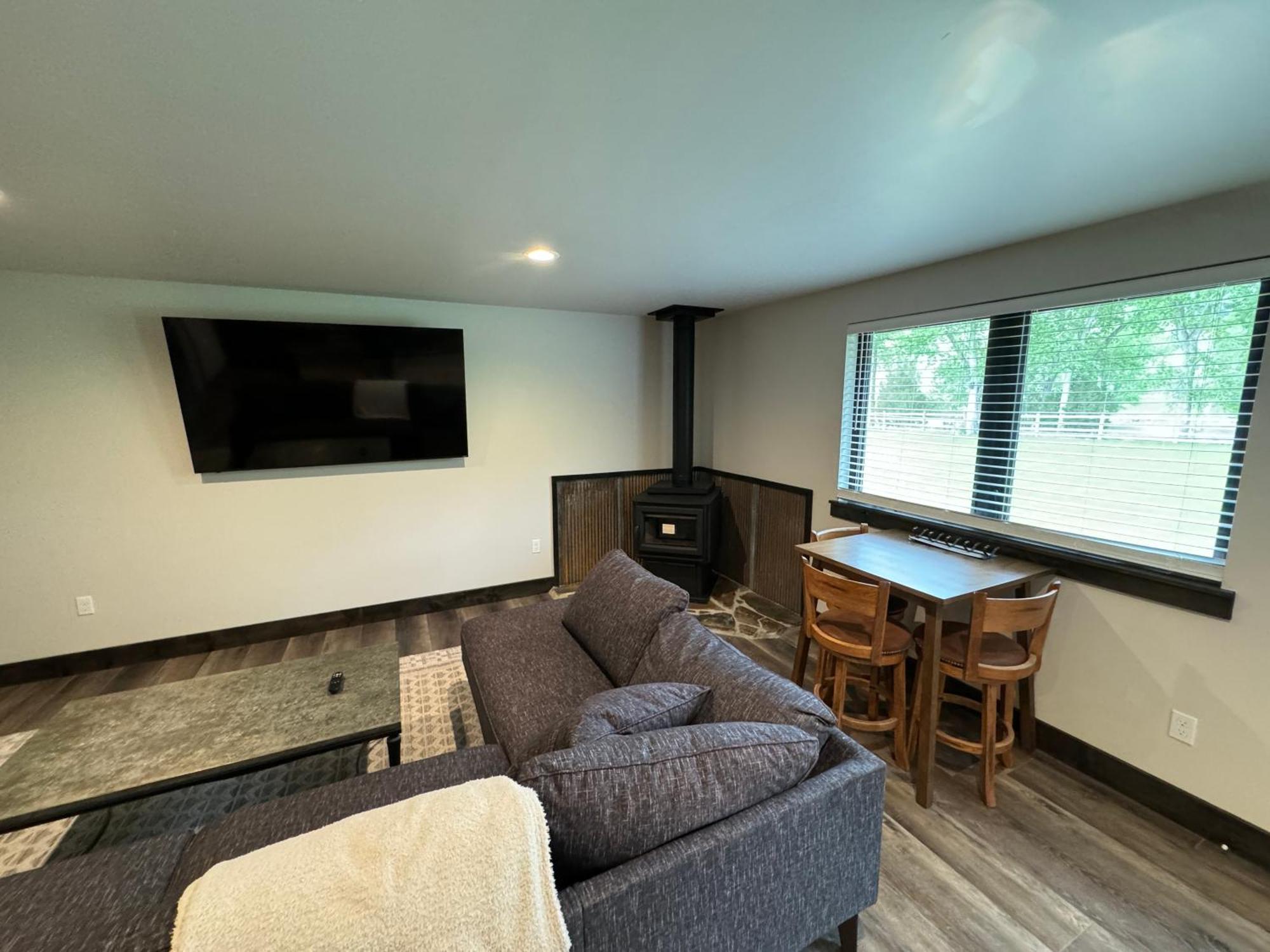 Sportsman Lodge Melrose Mt 巴提 外观 照片